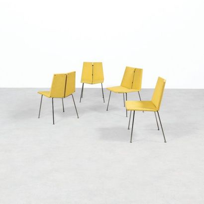 Pierre GUARICHE 1926-1995 Suite de quatre chaises modèle «4 faces»
Métal chromé et...