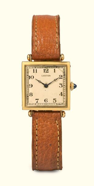 CARTIER MONTRE BRACELET CARRÉE EN OR JAUNE, NO. 15176/ 0770, CIRCA 1920

Mouvement...