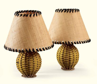 null PAIRE DE LAMPES EN ROTIN TRESSÉ

A PAIR OF BASKET WEAVE RATTAN LAMPS

(montée...