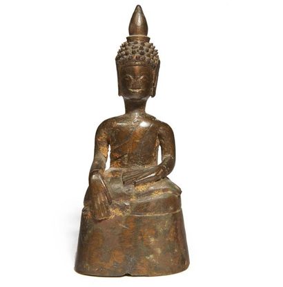 PETITE FIGURE en bronze de Bouddha assis,...