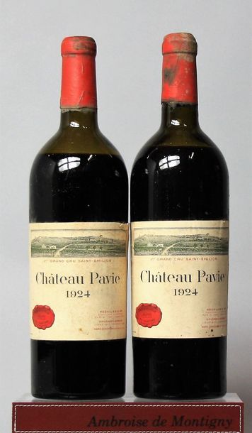 null 2 BOUTEILLES CHÂTEAU PAVIE - 1er GC St. Emilion 1924
Etiquettes légèrement tachée,...