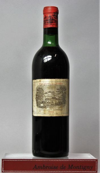 null 1 BOUTEILLE CHÂTEAU LAFITE ROTHSCHILD - 1er GCC Pauillac 1964
Etiquette légèrement...