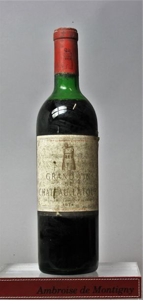 null 1 BOUTEILLE CHÂTEAU LATOUR - 1er GCC Pauillac 1974
Etiquette tachée, niveau...