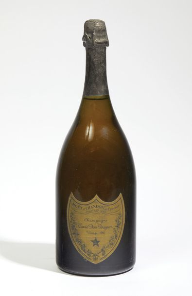 null 1 MAGNUM CHAMPAGNE DOM PERIGNON 1980
Niveau à la coiffe.
Level at the capsu...