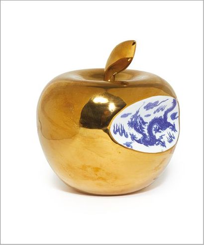LI LIHONG Mini apple china
Céramique peinte.
H_6,2 cm L_5 cm P_5 cm