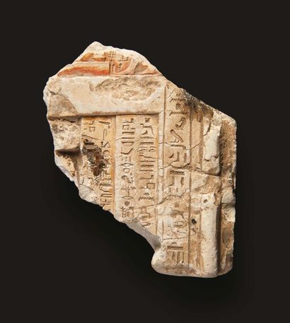 null ?STÈLE FAUSSE PORTE MINIATURE.
Égypte, Moyen Empire.
Fragment de stèle sculptée...