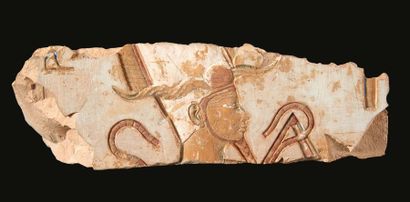 null ?FRAGMENT DE STÈLE.
Égypte, Nouvel Empire.
Fragment de stèle sculptée en bas-relief...