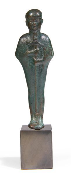 null ?STATUETTE DE PTAH.
Égypte, Basse Époque.
Statuette votive représentant le dieu...