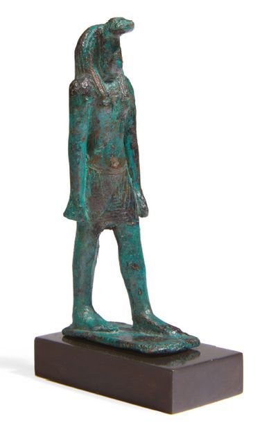 null ?STATUETTE DE NÉHEBKAOU.
Égypte, Basse Époque.
Statuette votive représentant...