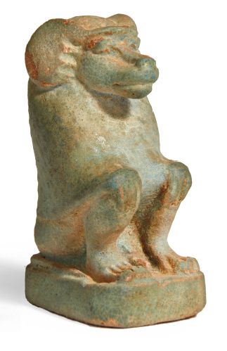 null FIGURINE DE BABOUIN.
Égypte, Basse Époque.
Statuette représentant un babouin...