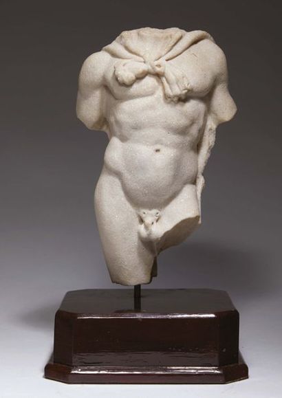 null TORSE D'HERCULE.
Art Romain, ca. IIe siècle.
Torse de statue représentant Hercule...