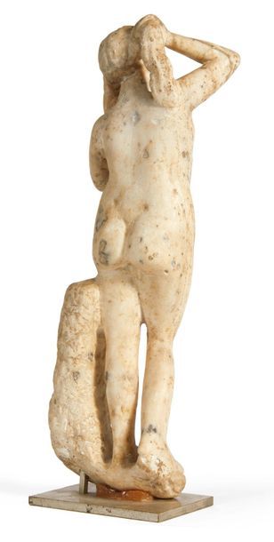 null VÉNUS ANADYOMÈNE.
Art Romain, ca. IIe-IIIe siècles.
Statuette représentant la...