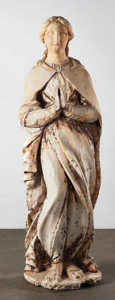 null Grande Vierge ou sainte Femme en pierre calcaire sculptée avec restes de polychromie,...