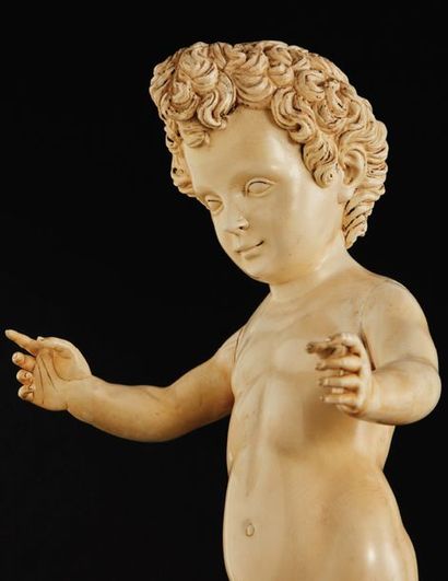 null Important Enfant Jésus bénissant en ivoire sculpté en ronde-bosse avec traces...