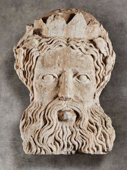 null Grand masque de fontaine en pierre calcaire sculptée représentant une tête de...