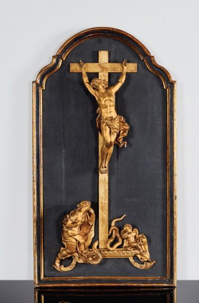 null Christ en croix accompagné de Marie-Madeleine en bois sculpté en fort relief...