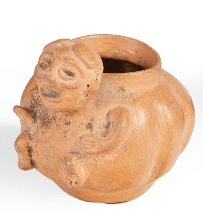 CENTRO AMERICA Antico vasetto in argilla con figura antropomorfa
Ancien petit vase...