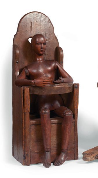null MANICHINO In legno articolato, con una seggiolina da bambino (o comoda) in legno
Mannequin...
