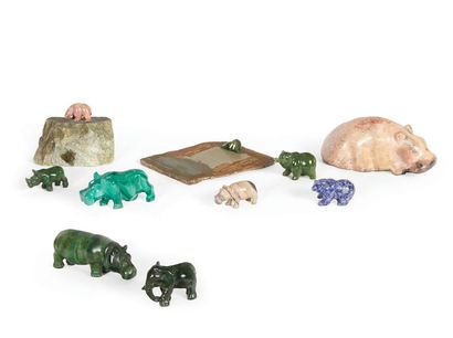 null INSIEME Di nove piccole figurine di animali scolpite in pietre dure
Ensemble...