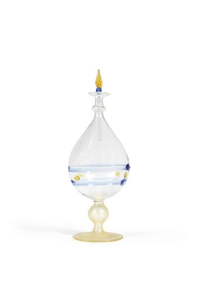 VENEZIA, XX SECOLO Bottiglia lavorata in vetro col suo tappo ugualmente in vetro
Bouteille...