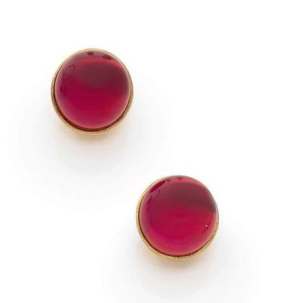 BACCARAT Paire de clips d'oreilles en or jaune 18K (750) ornée de cabochons de verre...