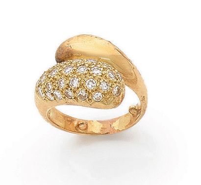 null Bague spirale en or jaune 18K (750) partiellement pavée de diamants 8/8.
 TDD:...