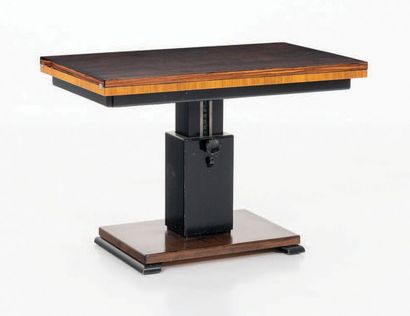 OTTO WRETLING (1876-?) Table/console à plateau à motifs géométriques
Palissandre...