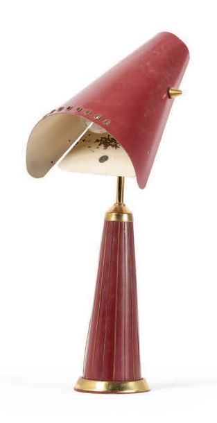 HANS BERGSTRÖM (1910-1996) Lampe de table
Métal laqué rouge et laiton.
Édition Lyktan.
Étiquette.
Vers...