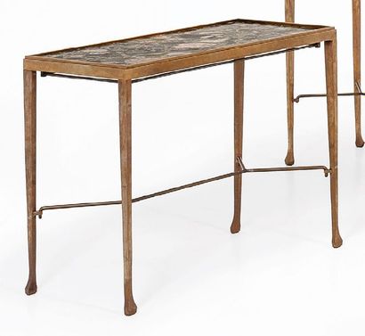 DRIES VAN NOTEN (NÉ EN 1958) Petite console
Marbre et laiton.
Édition Selfrigdes.
Modèle...