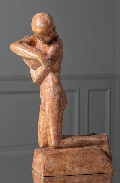 GEORGE MINNE (1866-1941) L'agenouillé à la coquille
Sculpture en plâtre patiné avec...