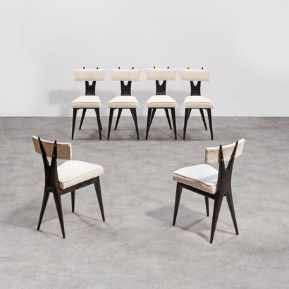 GIANNI VIGORELLI (1916-1998) Suite de 6 chaises
Acajou noirci, velours blanc et laiton
Vers...