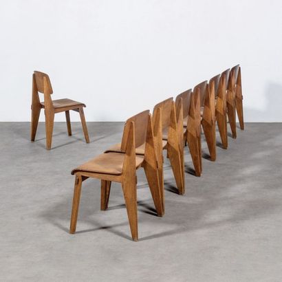 Jean PROUVÉ (1901-1984) Série de 8 chaises modèle «Tout Bois»
Hêtre massif et contreplaqué...