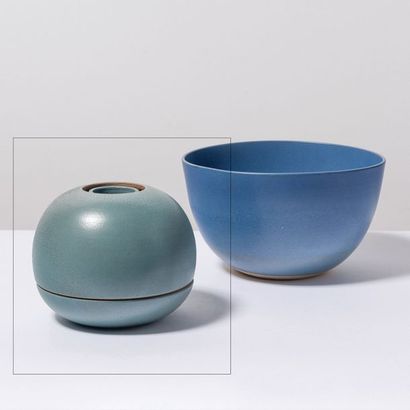 FRANCO BUCCI (1933-2002) Vase composé de deux éléments
Céramique émaillée verte
Signé...