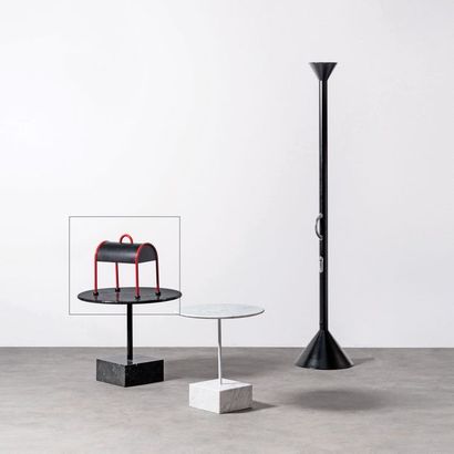 ETTORE SOTTSASS (1917-2017) Lampe de table modèle «Valigia»
Métal laqué noir et rouge
Édition...