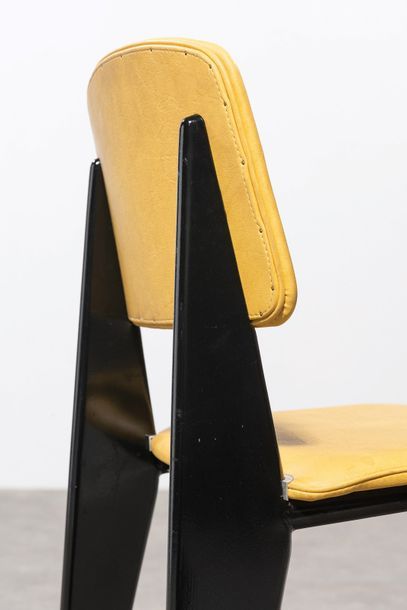 Jean PROUVÉ (1901-1984) Chaise «Standard» modèle «Métropole 306»
Métal laqué noir...