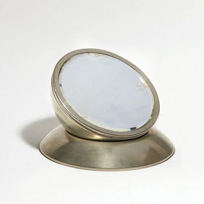 DJO BOURGEOIS (1898-1937) Miroir moderniste
Acier chromé et miroir 1929
H_20 cm L_20...