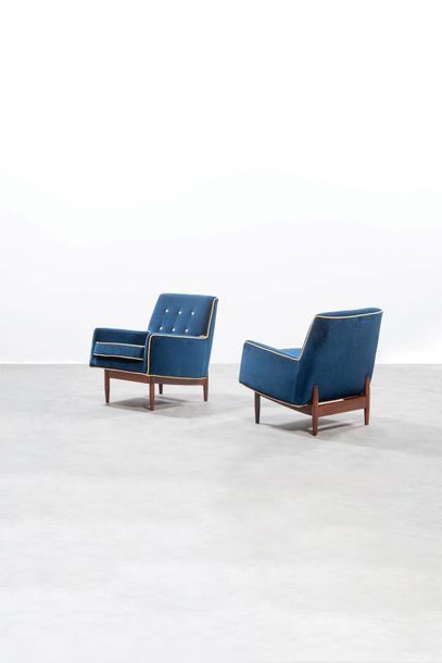 Phillip Lloyd Powell (1919-2008) Paire de fauteuils
Noyer et velours bleu et blanc
Modèle...