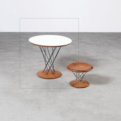 Isamu Noguchi (1904-1988) Table modèle «Cyclone»
Métal chromé, noyer et mélaminé
Édition...
