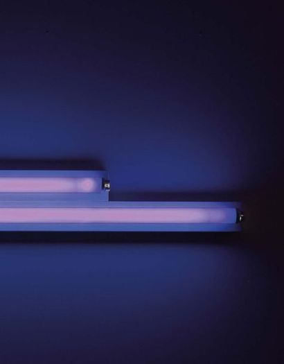 Dan FLAVIN (1933-1996) 
Untitled, 1964-1972
Lampes ultraviolet.
Cette oeuvre porte...