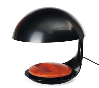 ELIO MARTINELLI (NÉ EN 1922) Lampe à poser modèle « Cobra » en métal laqué noir et...