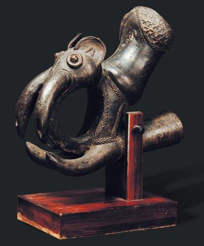 Pipe, Cameroun - Bronze. Représentant un...