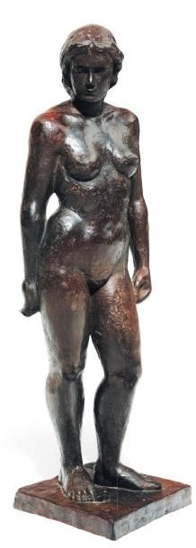 GEORGES GRARD (1901-1984) Femme debout, vers 1920-1930 Bronze. Signé sur le socle....