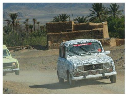 RENAULT 4L DE 1986 Peinte par Jean-Luc Moerman en 2008 à l'occasion du 4L Trophy....