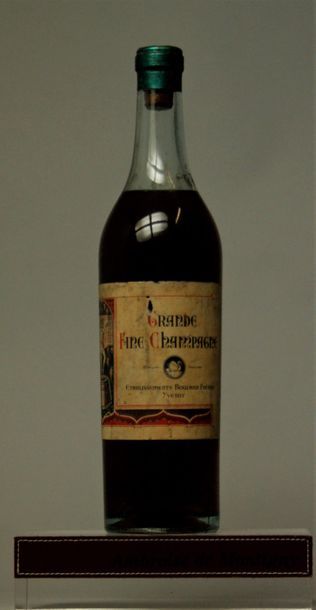 null 1 bouteille GRANDE FINE CHAMPAGNE PLUS DE 25 ANS D'AGE - BOULARD
Etiquette abimée,...