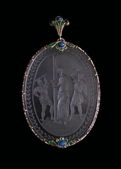 null MÉDAILLON PENDENTIF en verre gravé représentant la Flagellation entourée d'une...