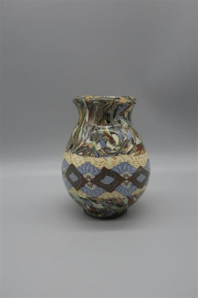 null Jean GERBINO (1876-1966) - VALLAURIS
Vase balustre en céramique mosaïquée polychrome,...