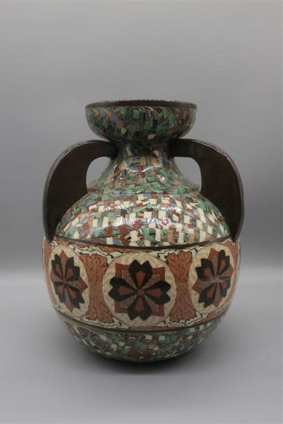 null Jean GERBINO (1876-1966) - VALLAURIS
Vase ovoïde en céramique mosaïquée, émaux...