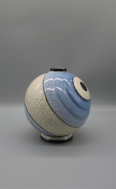 null Vase boule à décor polychrome de cercles concentriques. Style Art Déco. 
Céramique...