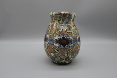 null Jean GERBINO (1876-1966) - VALLAURIS
Vase balustre en céramique mosaïquée polychrome,...