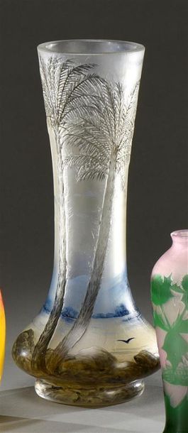 J. MICHEL (actif 1920-1930)
Vase tubulaire...